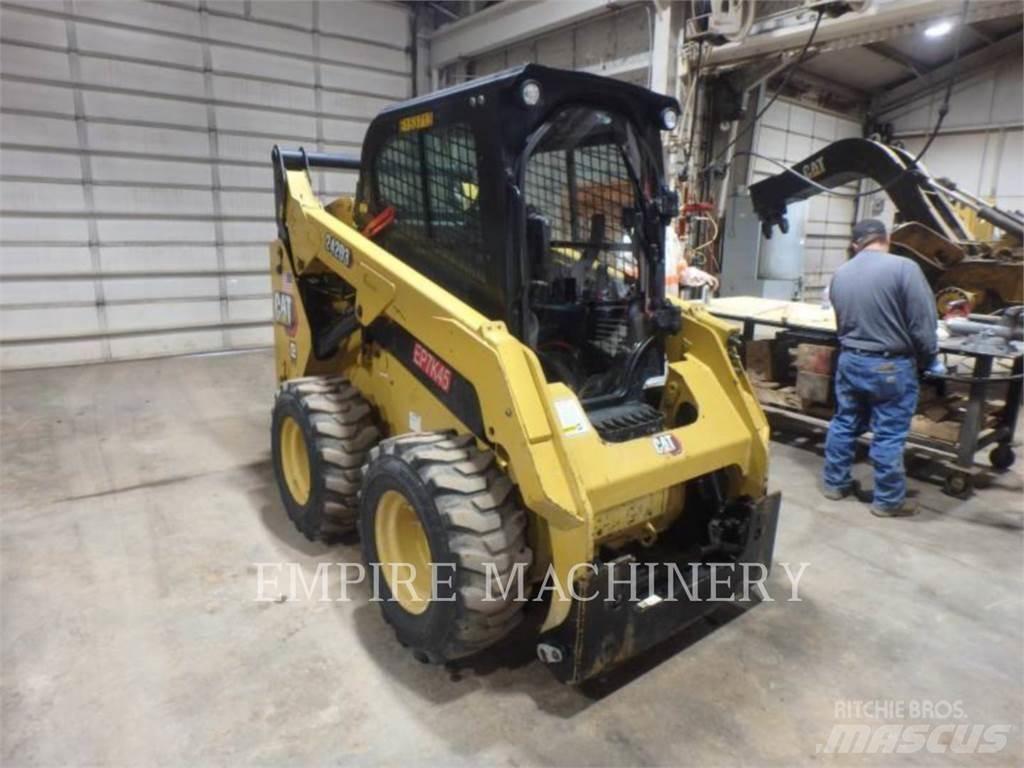 CAT 242D3 CA لوادر انزلاقية التوجيه