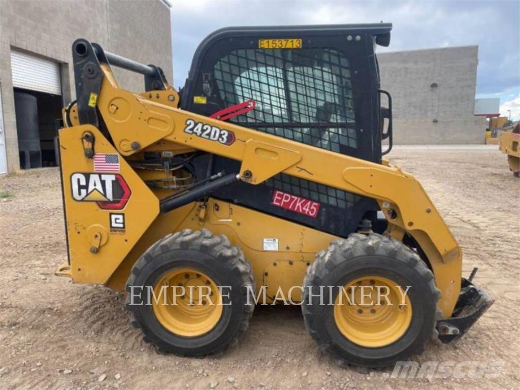 CAT 242D3 CA لوادر انزلاقية التوجيه