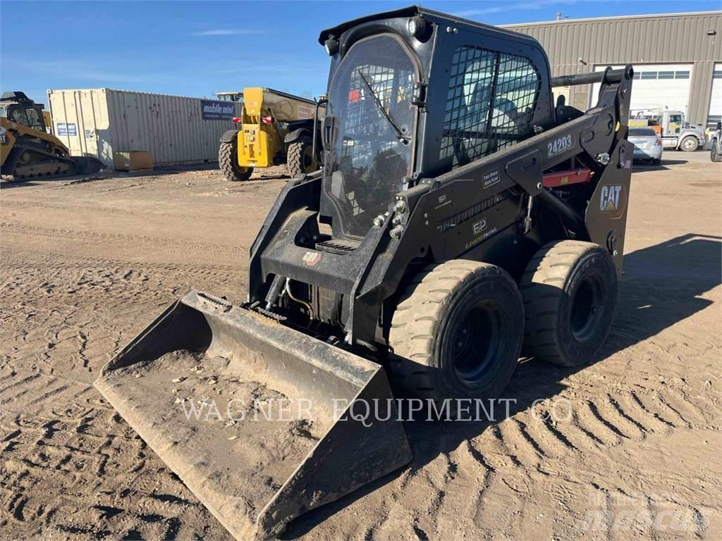 CAT 242D3 HF لوادر انزلاقية التوجيه