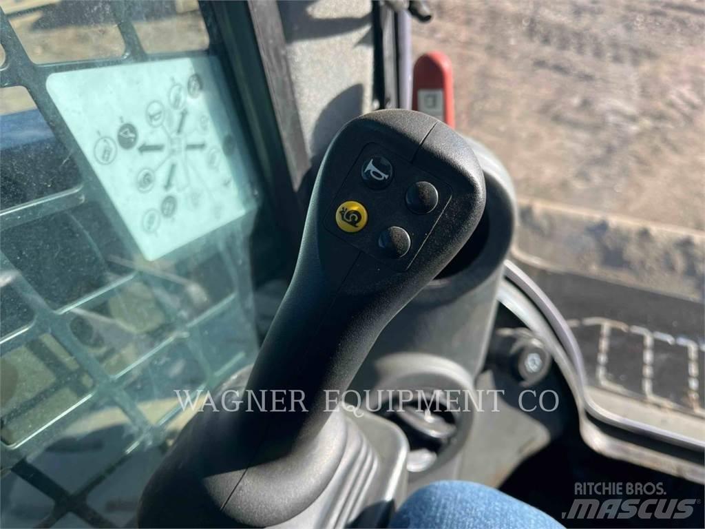 CAT 242D3 HF لوادر انزلاقية التوجيه