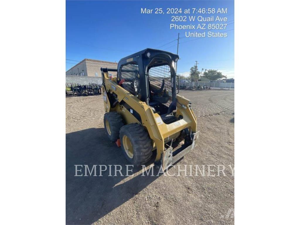 CAT 242D3 HF لوادر انزلاقية التوجيه