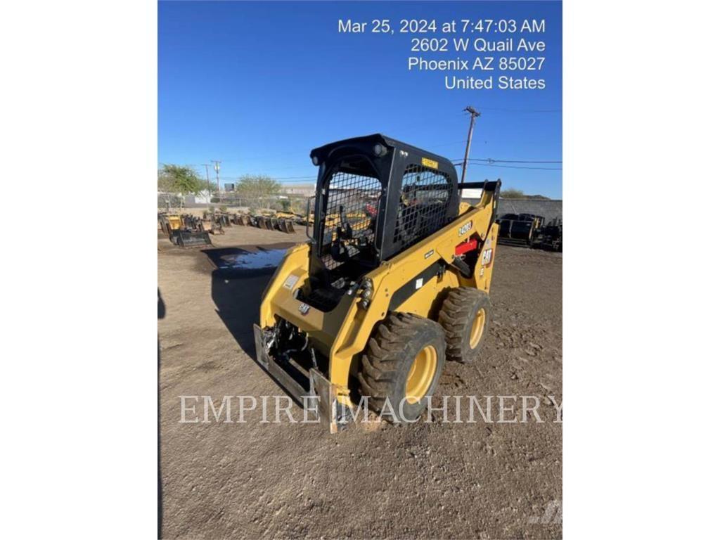 CAT 242D3 HF لوادر انزلاقية التوجيه