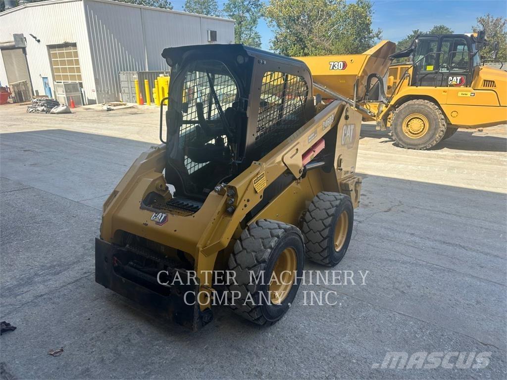 CAT 246 لوادر انزلاقية التوجيه