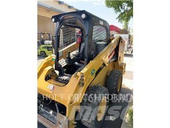 CAT 246 HF لوادر انزلاقية التوجيه
