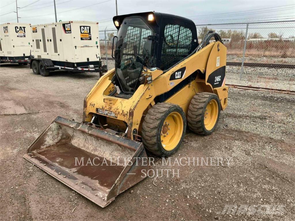 CAT 246C لوادر انزلاقية التوجيه