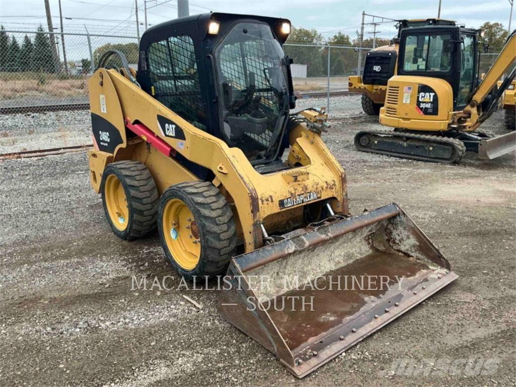 CAT 246C لوادر انزلاقية التوجيه