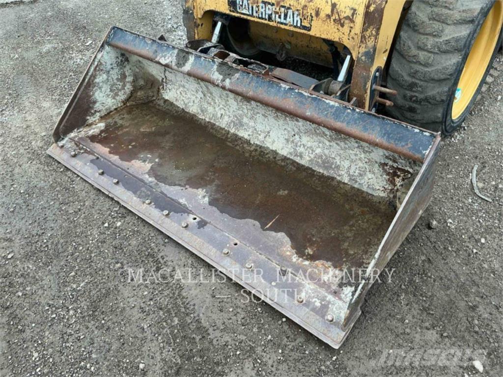 CAT 246C لوادر انزلاقية التوجيه