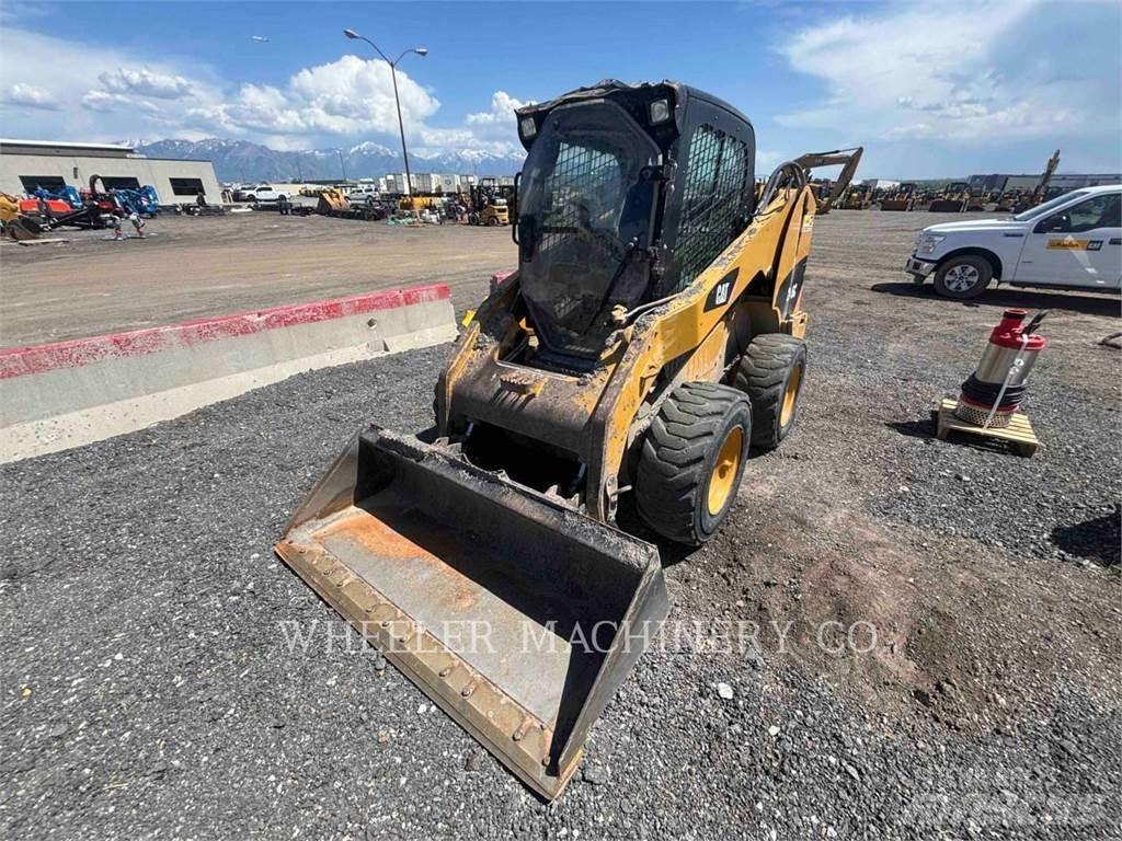 CAT 246C C3-S2 لوادر انزلاقية التوجيه