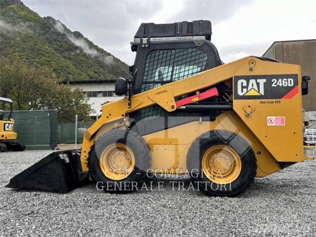 CAT 246D لوادر انزلاقية التوجيه