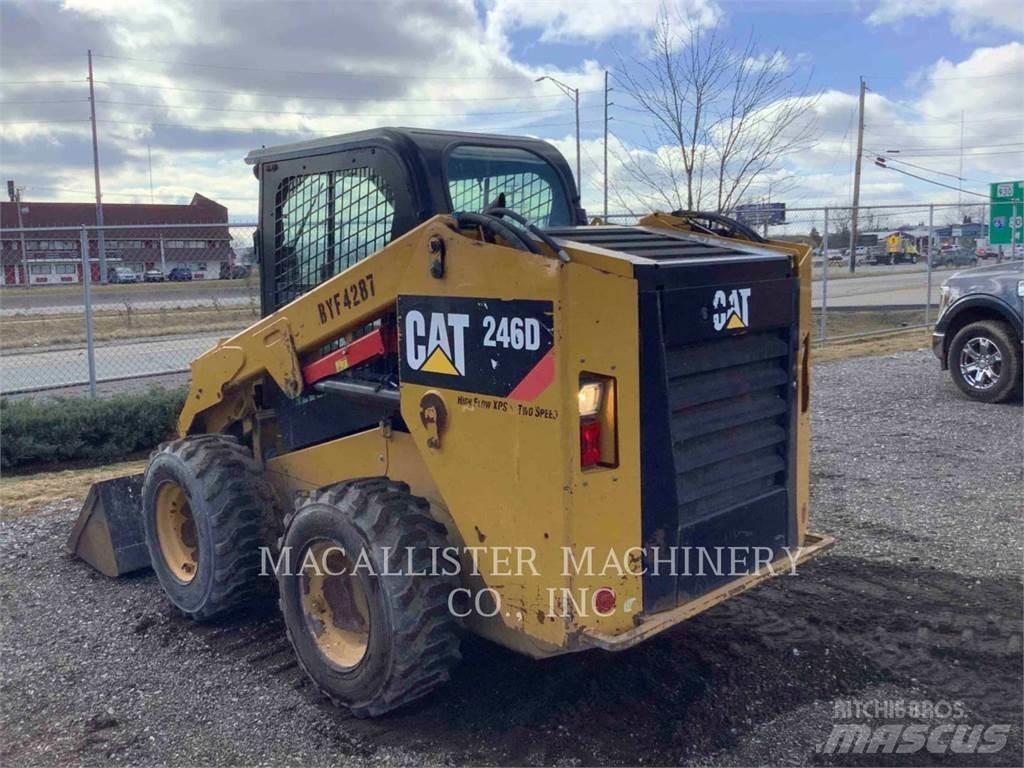 CAT 246D لوادر انزلاقية التوجيه