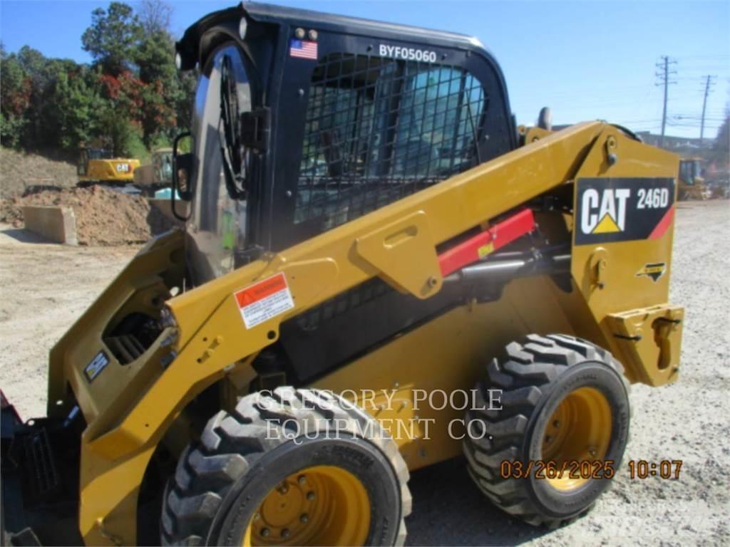 CAT 246D لوادر انزلاقية التوجيه