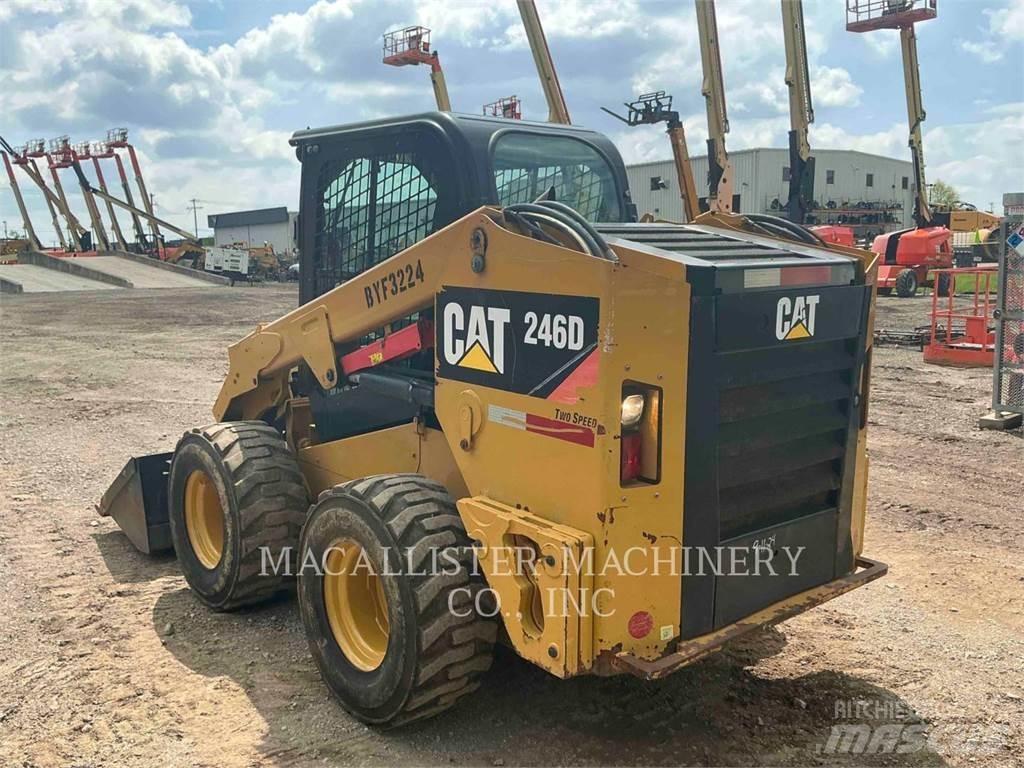 CAT 246D لوادر انزلاقية التوجيه