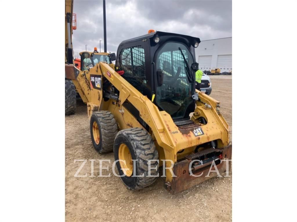 CAT 246D لوادر انزلاقية التوجيه
