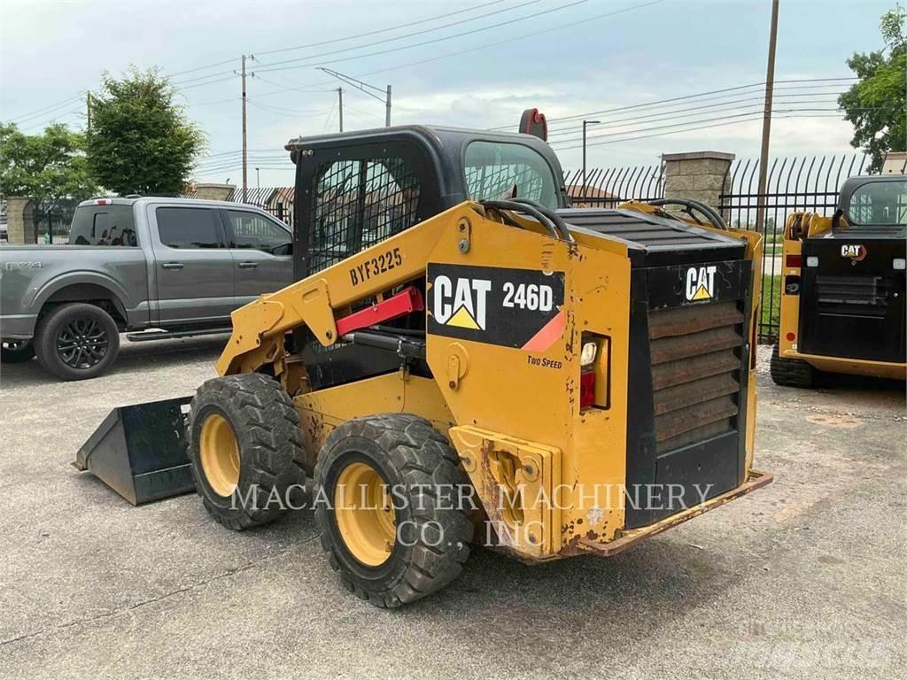 CAT 246D لوادر انزلاقية التوجيه