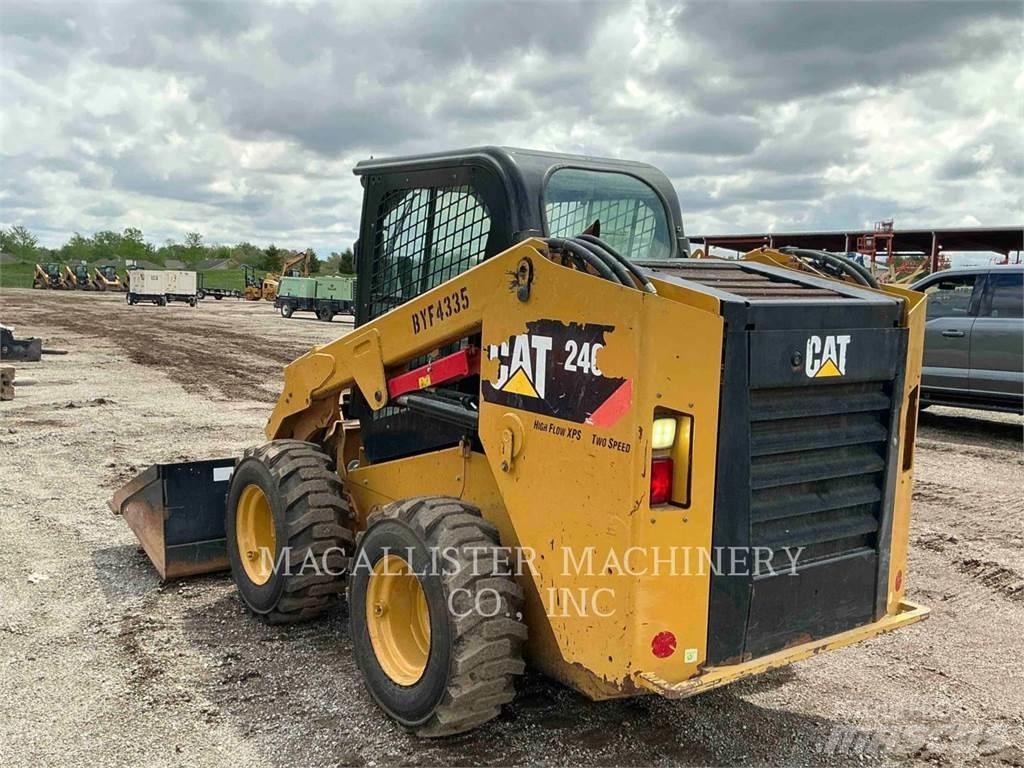 CAT 246D لوادر انزلاقية التوجيه