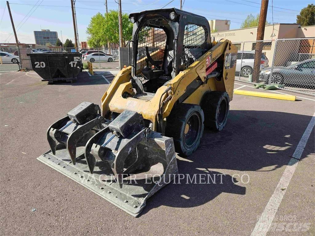 CAT 246D لوادر انزلاقية التوجيه