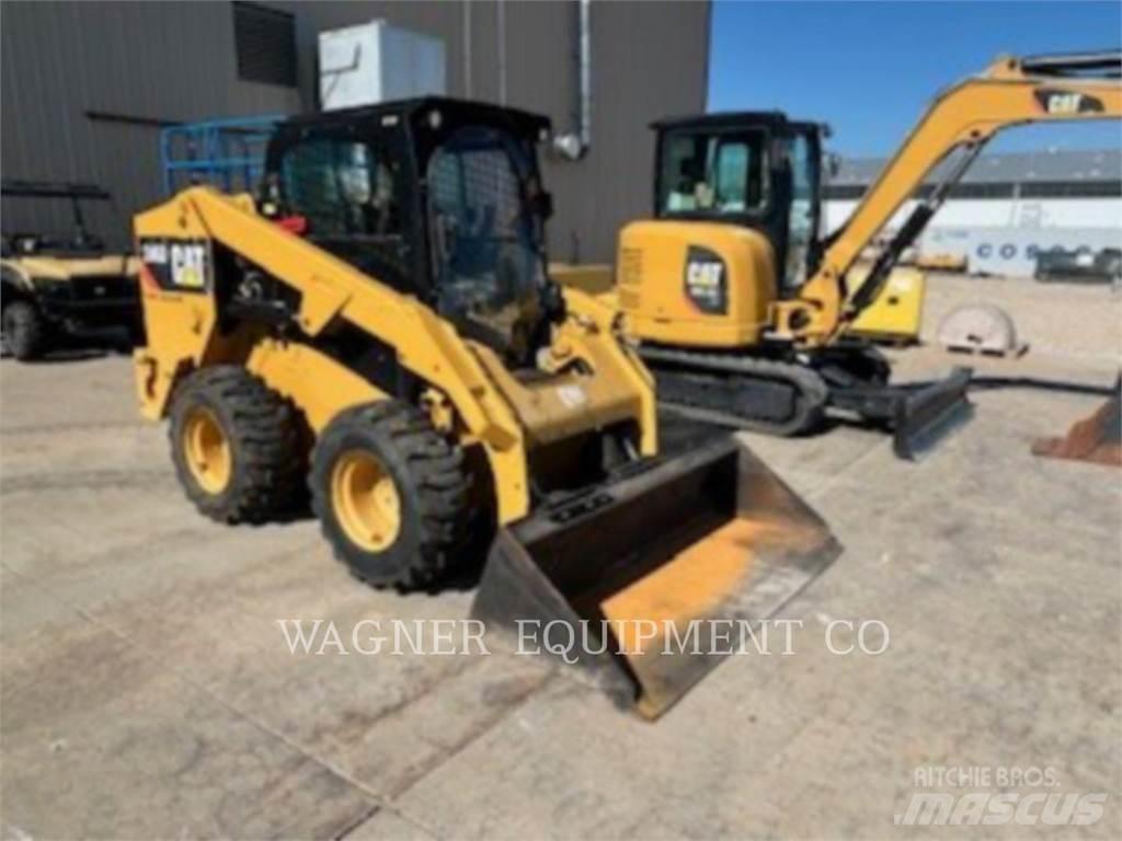 CAT 246D لوادر انزلاقية التوجيه
