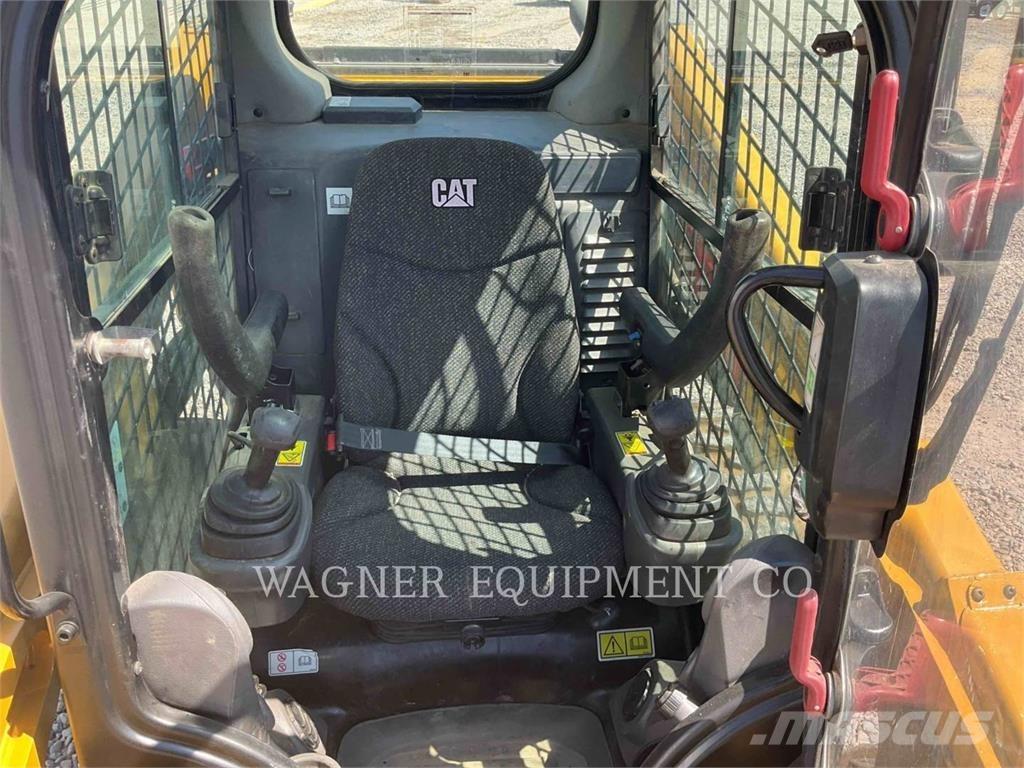 CAT 246D لوادر انزلاقية التوجيه