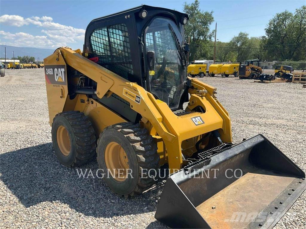 CAT 246D لوادر انزلاقية التوجيه