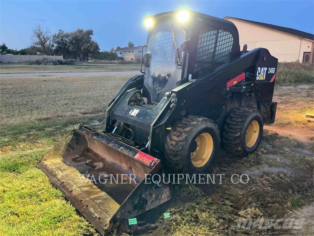 CAT 246D لوادر انزلاقية التوجيه