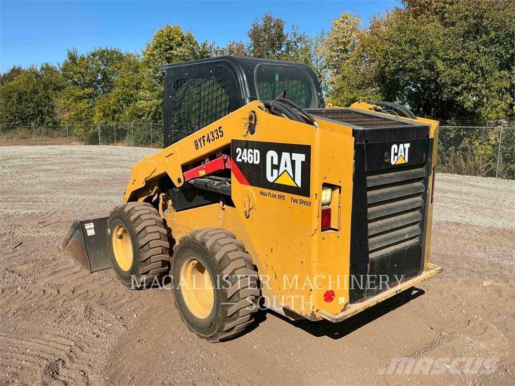 CAT 246D لوادر انزلاقية التوجيه