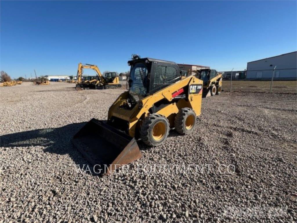 CAT 246D لوادر انزلاقية التوجيه