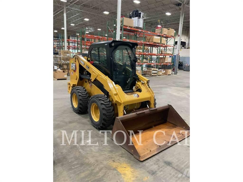 CAT 246D 3 لوادر انزلاقية التوجيه