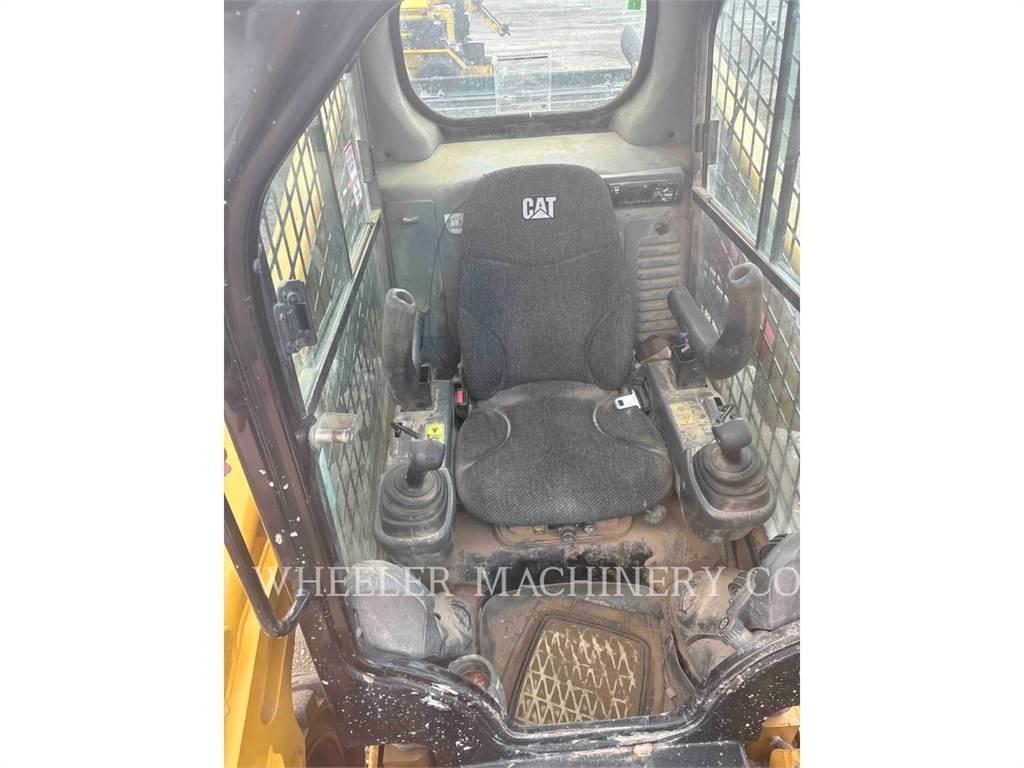 CAT 246D C3-H2 لوادر انزلاقية التوجيه