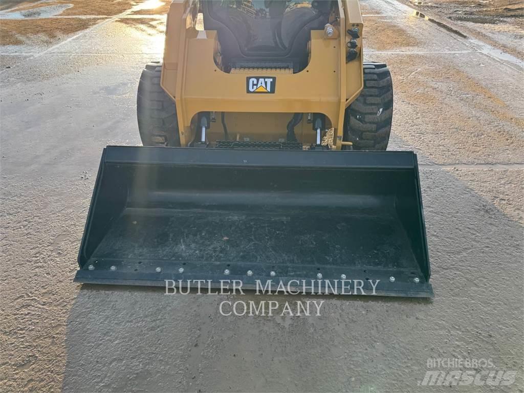CAT 246D C3H2 لوادر انزلاقية التوجيه