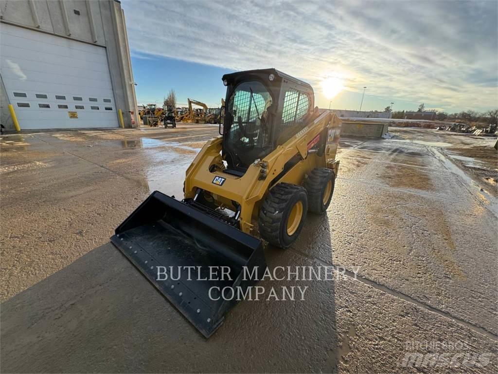 CAT 246D C3H2 لوادر انزلاقية التوجيه