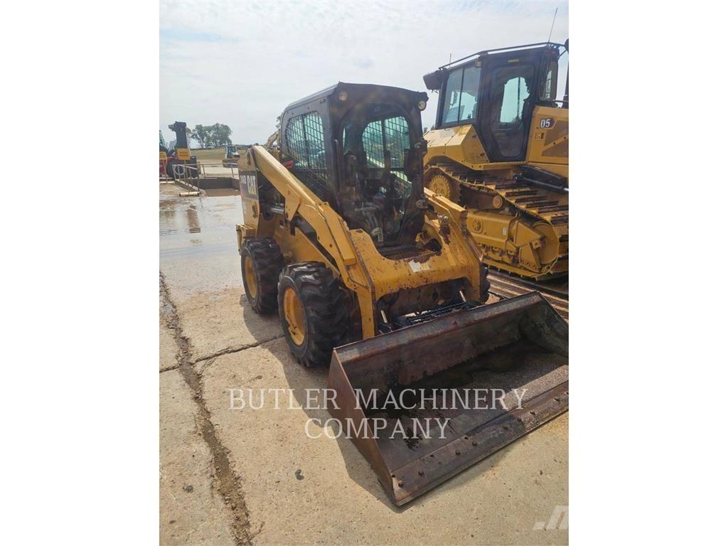 CAT 246D C3H2 لوادر انزلاقية التوجيه