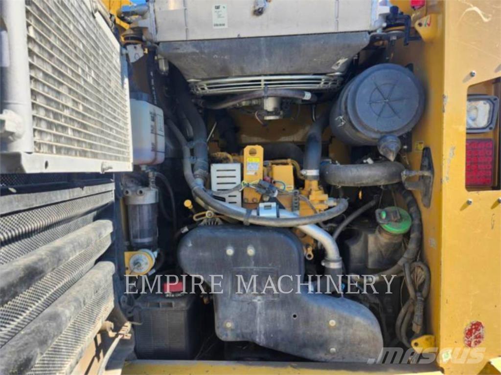 CAT 246D CA لوادر انزلاقية التوجيه