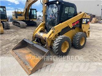 CAT 246D HF لوادر انزلاقية التوجيه