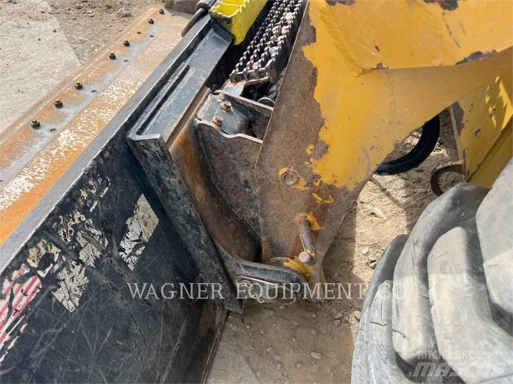 CAT 246D HF لوادر انزلاقية التوجيه
