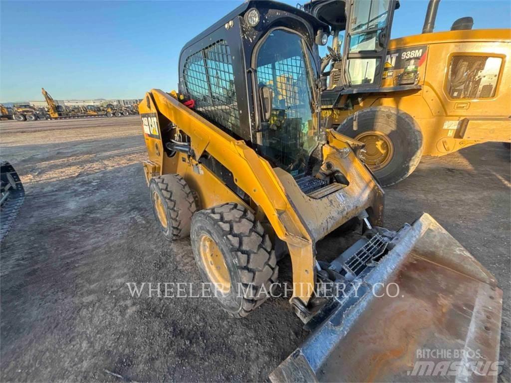 CAT 246D2 C3H4 لوادر انزلاقية التوجيه