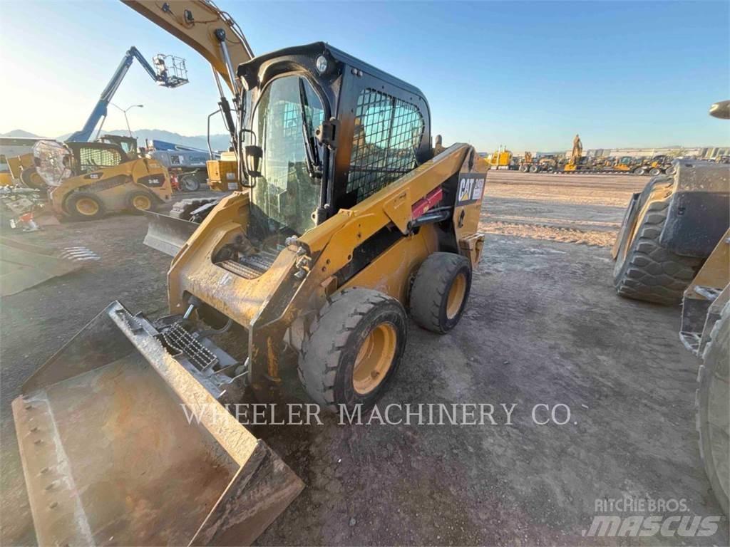 CAT 246D2 C3H4 لوادر انزلاقية التوجيه