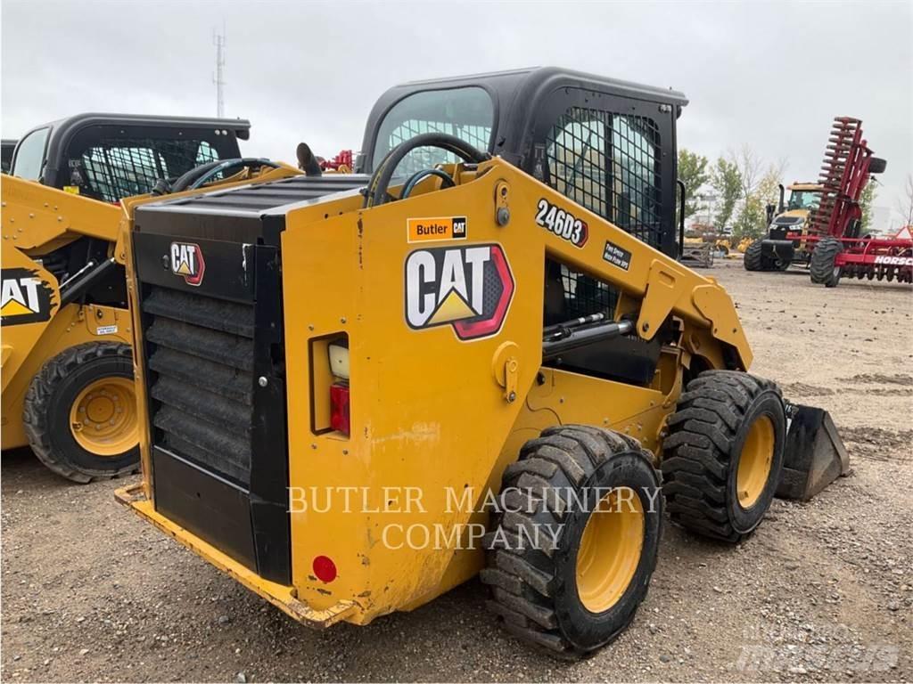 CAT 246D3 لوادر انزلاقية التوجيه
