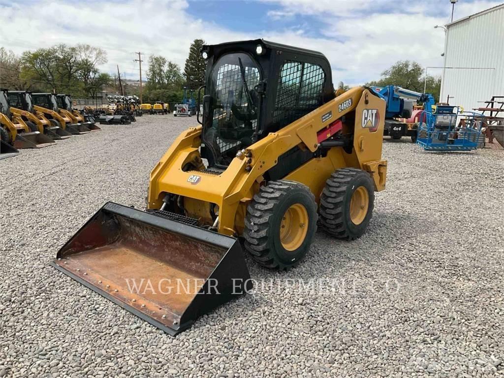 CAT 246D3 لوادر انزلاقية التوجيه