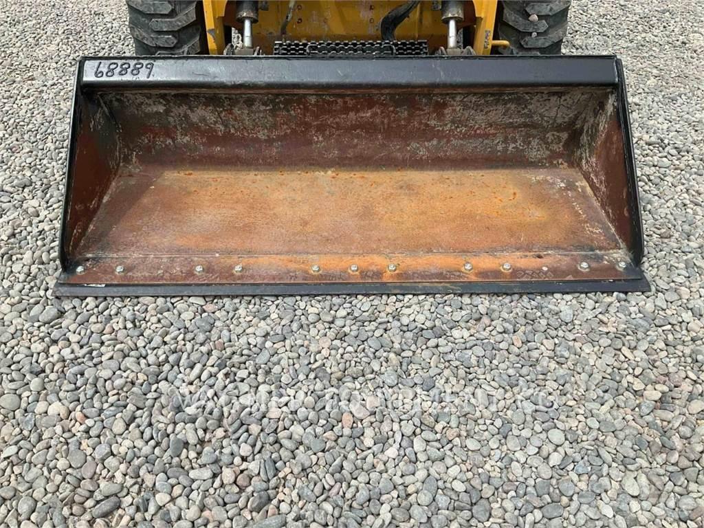 CAT 246D3 لوادر انزلاقية التوجيه