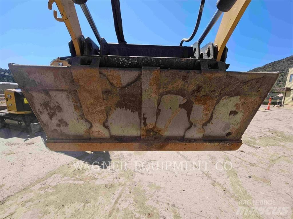 CAT 246D3 لوادر انزلاقية التوجيه