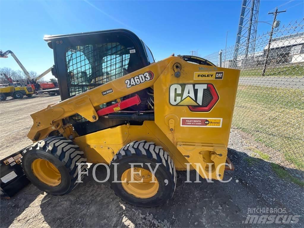 CAT 246D3 لوادر انزلاقية التوجيه