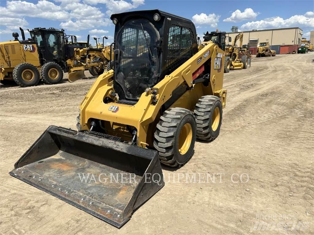 CAT 246D3 لوادر انزلاقية التوجيه