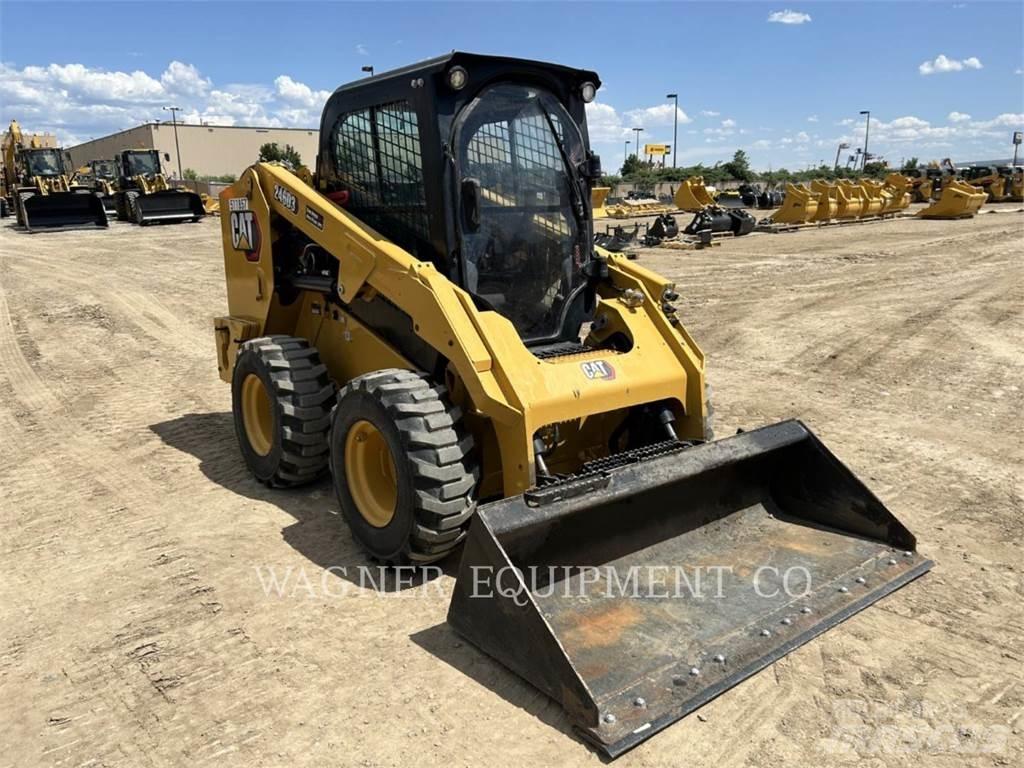 CAT 246D3 لوادر انزلاقية التوجيه