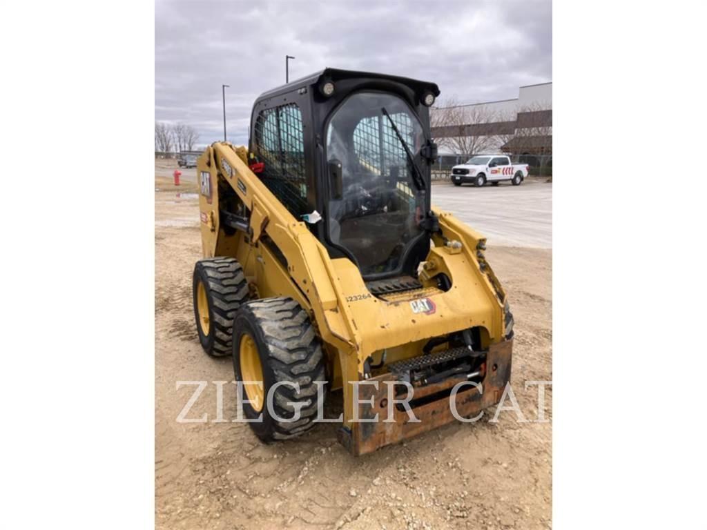 CAT 246D3 لوادر انزلاقية التوجيه