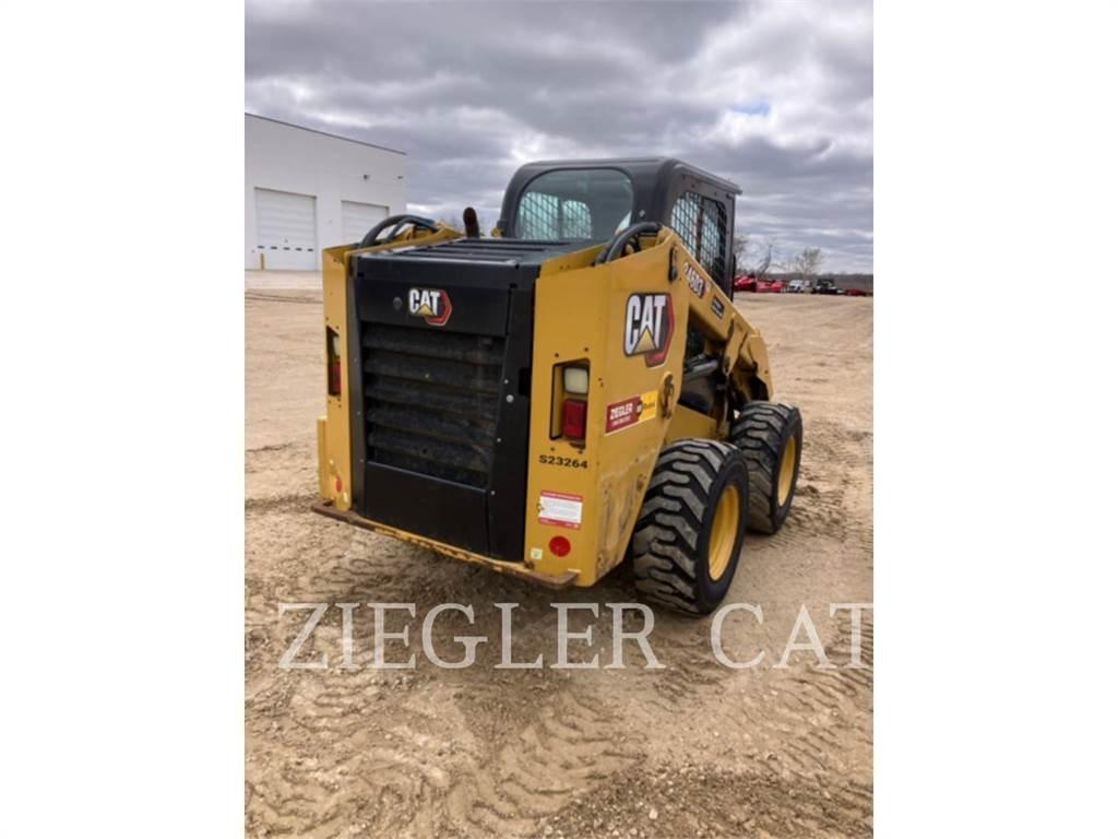 CAT 246D3 لوادر انزلاقية التوجيه