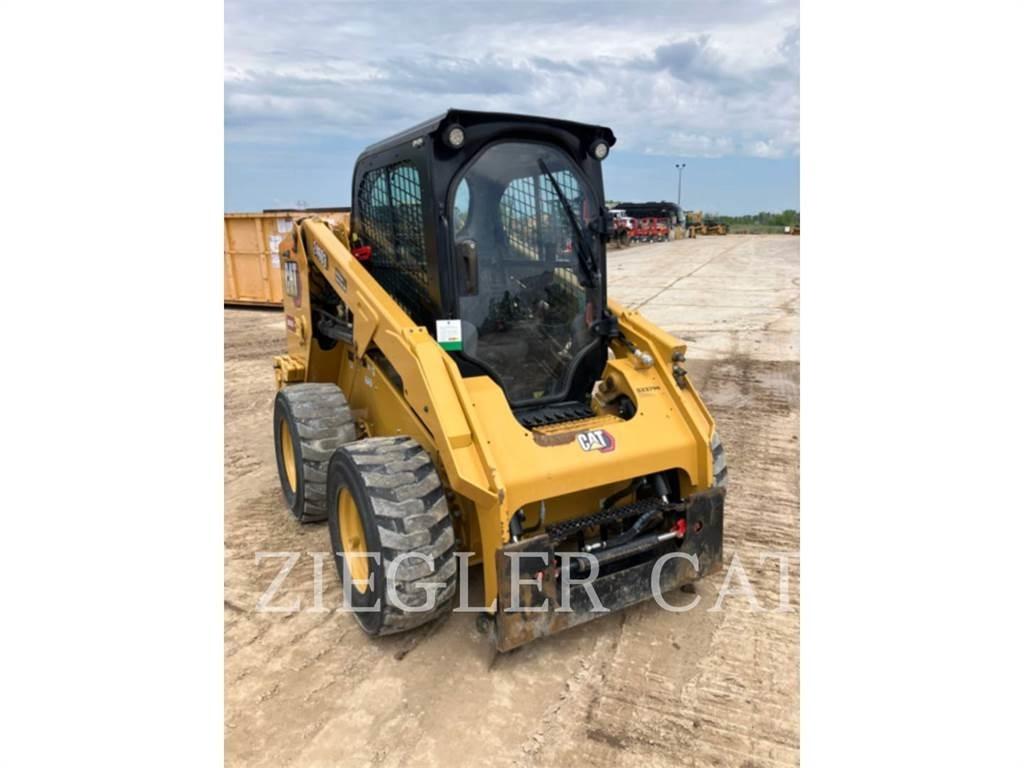 CAT 246D3 لوادر انزلاقية التوجيه