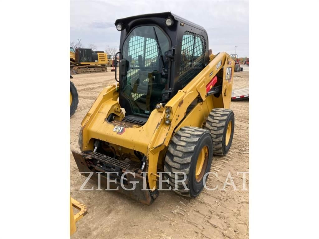 CAT 246D3 لوادر انزلاقية التوجيه