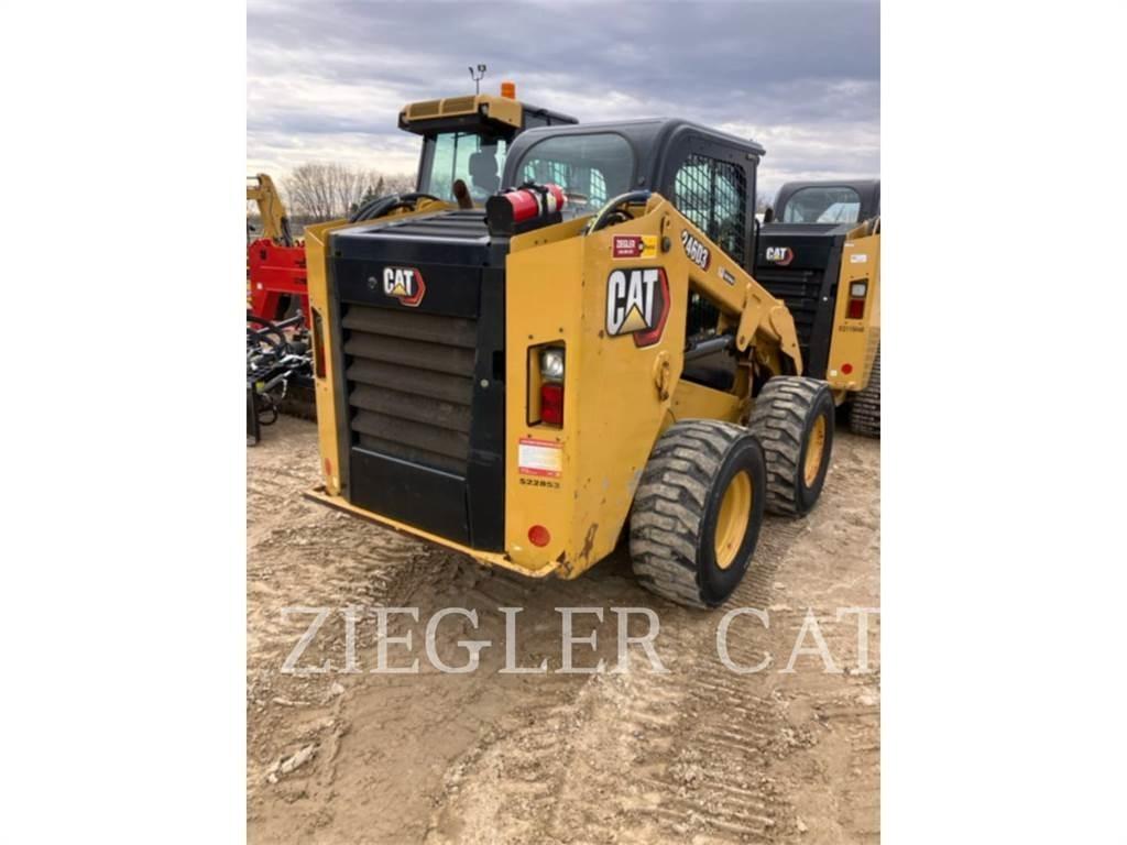 CAT 246D3 لوادر انزلاقية التوجيه