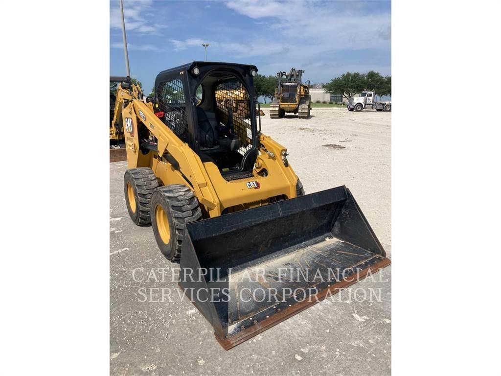 CAT 246D3 لوادر انزلاقية التوجيه