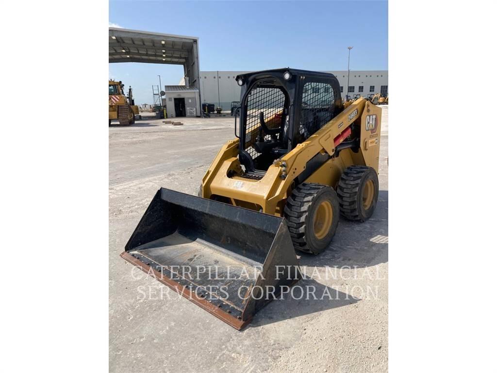 CAT 246D3 لوادر انزلاقية التوجيه
